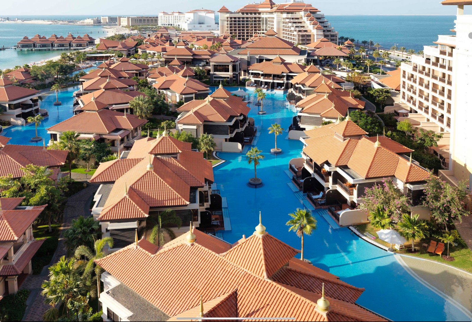 Из зимы в лето: все для детей и взрослых в отеле Anantara The Palm Dubai Resort .
