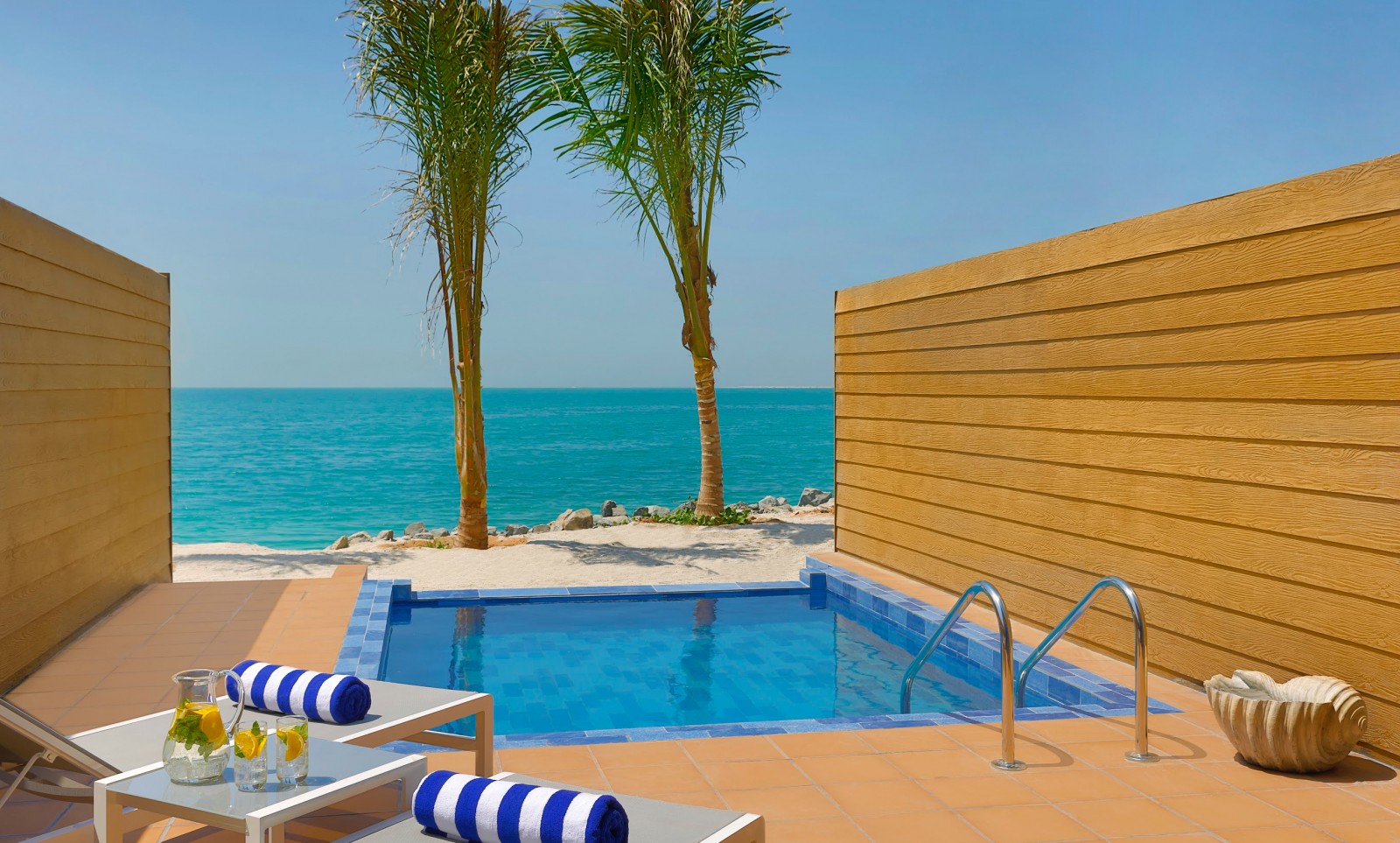 Райское наслаждение: чем заняться в отеле Anantara World Islands Dubai Resort.