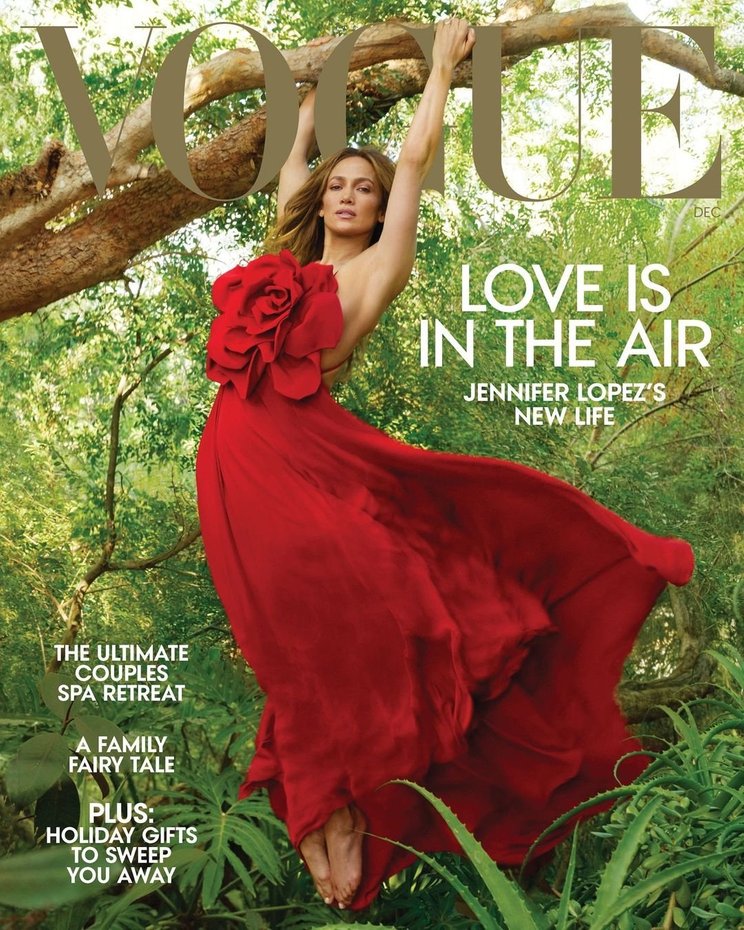 Джей Ло впервые за 10 лет снялась для Vogue и поделилась подробностями отношений с Беном Аффлеком.