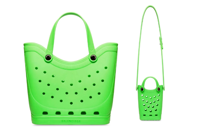 Резина Crocs и дизайн Balenciaga: смотрите сумку и чехол для телефона из коллаборации брендов.