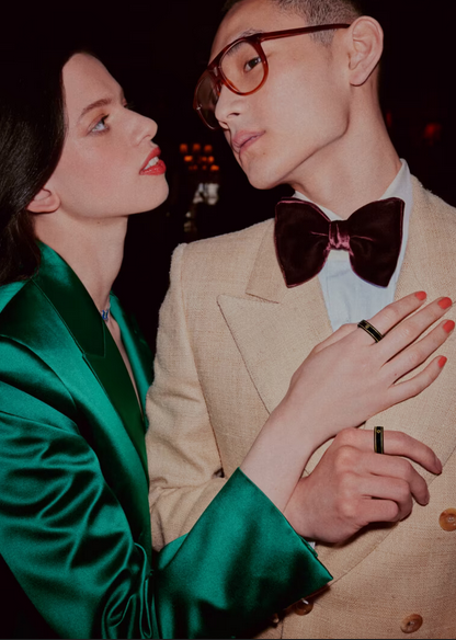 Титан и желтое золото: что такого интересного в первом умном кольце от Gucci .