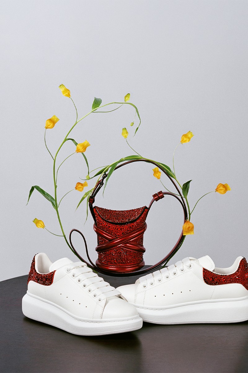 Dior, Alexander McQueen и Miu Miu: смотрите коллекции брендов, которые они посвятили китайскому Новому году.